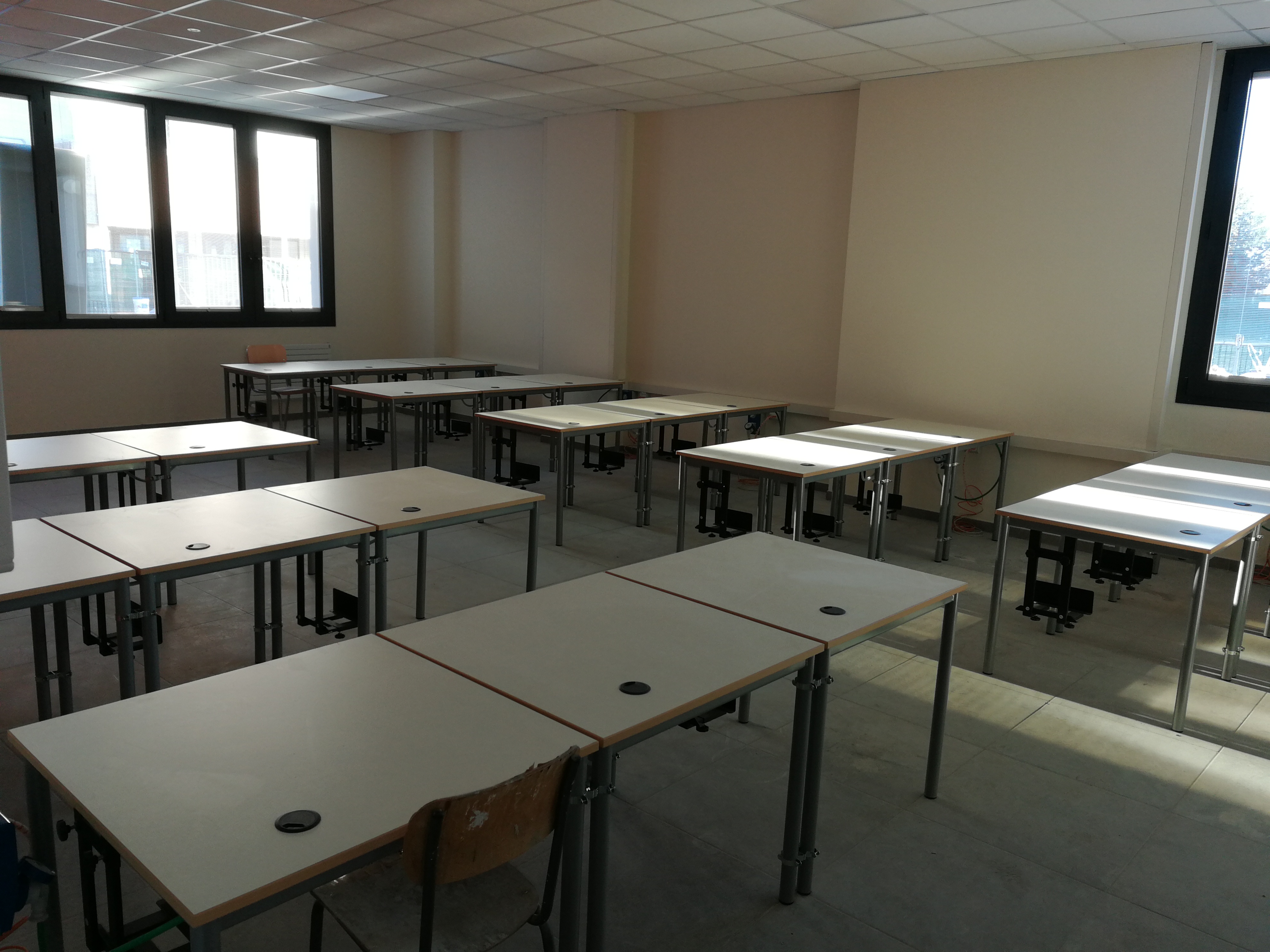 Realizzazione Impianti Elettrici e Meccanici Istituto Selmi e Corni 60